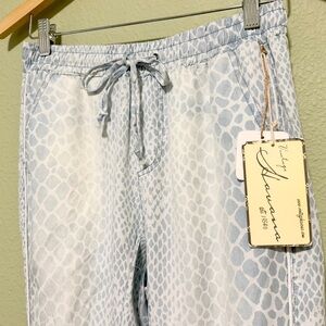 ✦ Vintage Havana ✦  Light Blue Wash Leopard Print Joggers ✦ Size Small ✦ NWT ✦